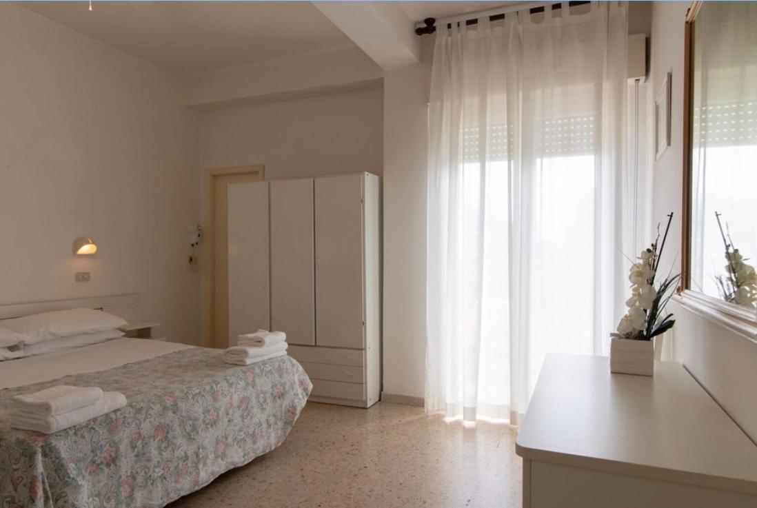 Hotel Miro Cattolica Bagian luar foto